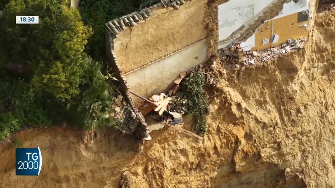 Niscemi, cade l’auto simbolo della frana