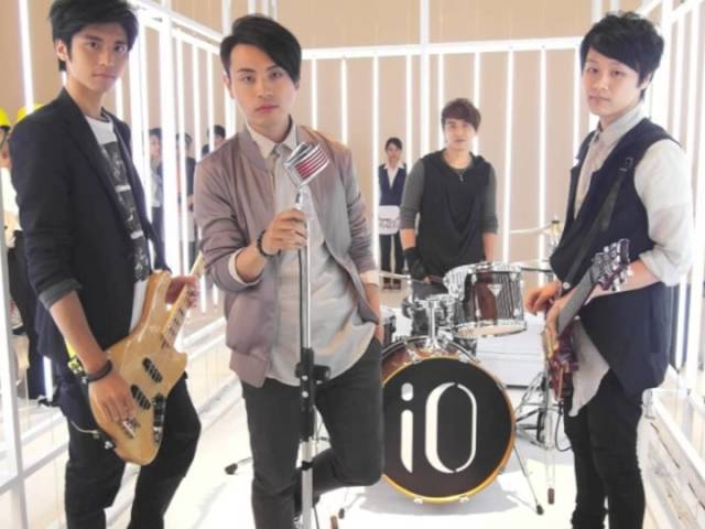 Sleduj io乐团全新创作专辑『到头来疯的难道是我』→失去的昨天 na YouTube Sleduj io乐团全新创作专辑『到头来疯的难道是我』→失去的昨天 na YouTube