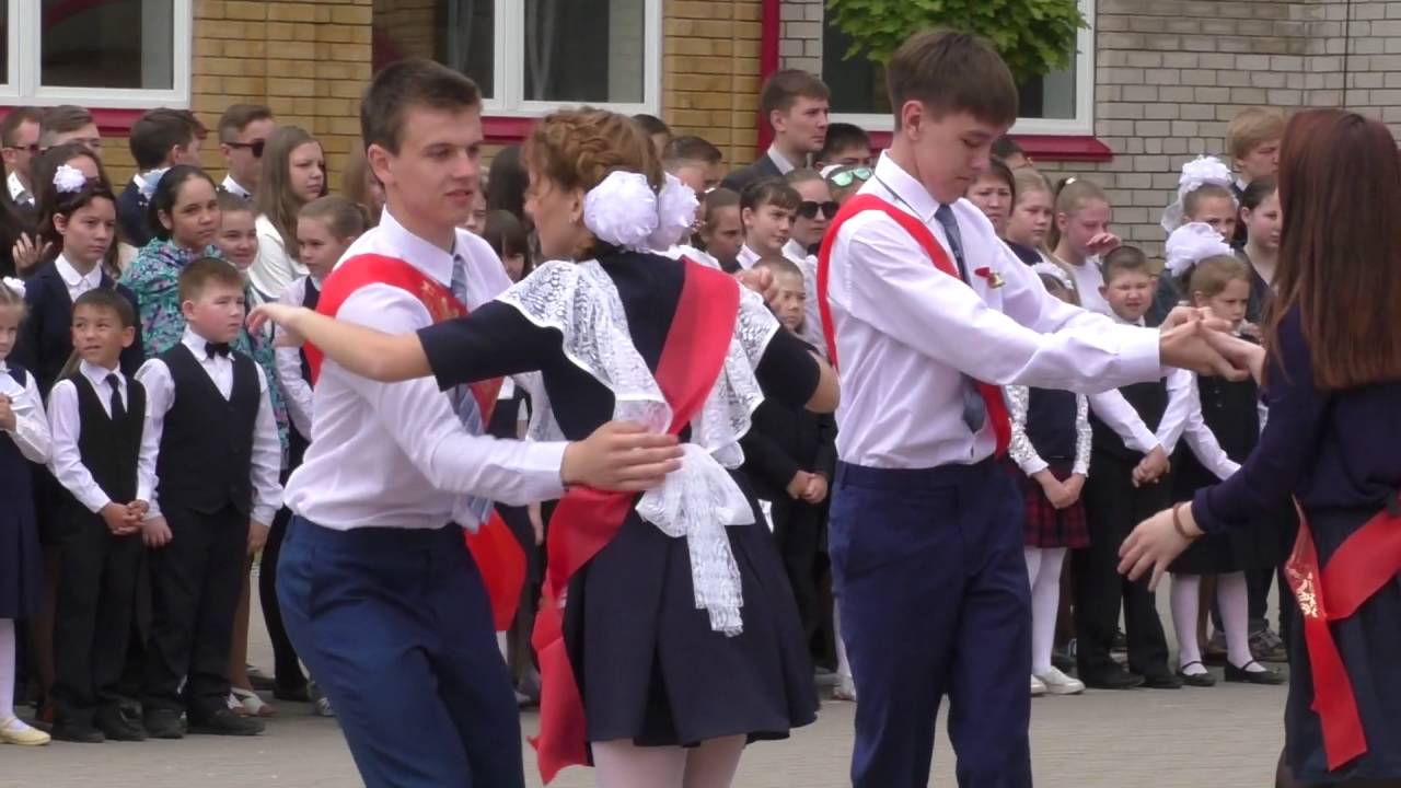 Красивый танец на последний звонок