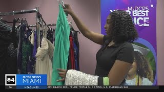South Florida high school students shop for prom outfits for free