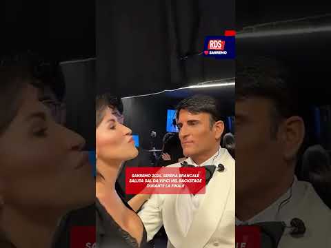 Video Sanremo 2026: Serena Brancale abbraccia Sal Da Vinci nel backstage in finale