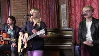 ALEXZ JOHNSON - Running With The Devil - acoustic MoBoogie Loft Session