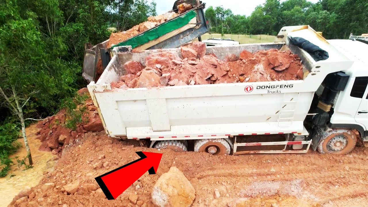 Perfectly Saving Dongfeng Dump Truck Stuck While Back Bulldozer Need More Space For Pushing On Back