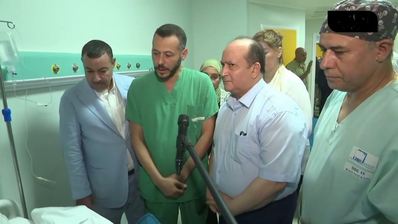 ⚪ الوزير الأول يتابع الحالة الصحية لإحدى مصابات حادث حافلة بومرداس ويطّلع على تفاصيل تشخيصها الطبي
