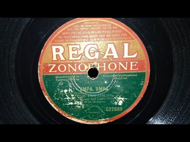 Смотреть «Umpa, Umpa (Stick It Up Your Jumper). The Two Leslies. Music Hall Comedic. Regal Zonophone 78rpm» на YouTube