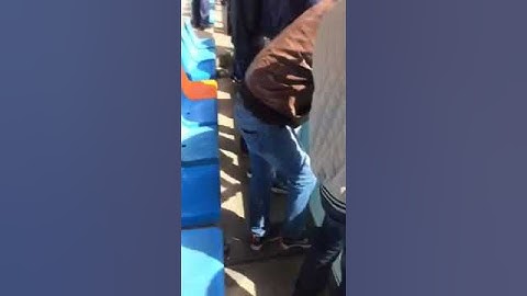 Man rent over Vitesse veld