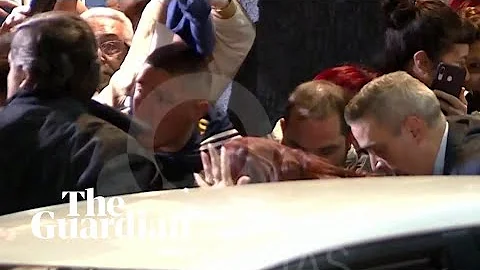 Man points gun at Argentinian vice-president Crist...