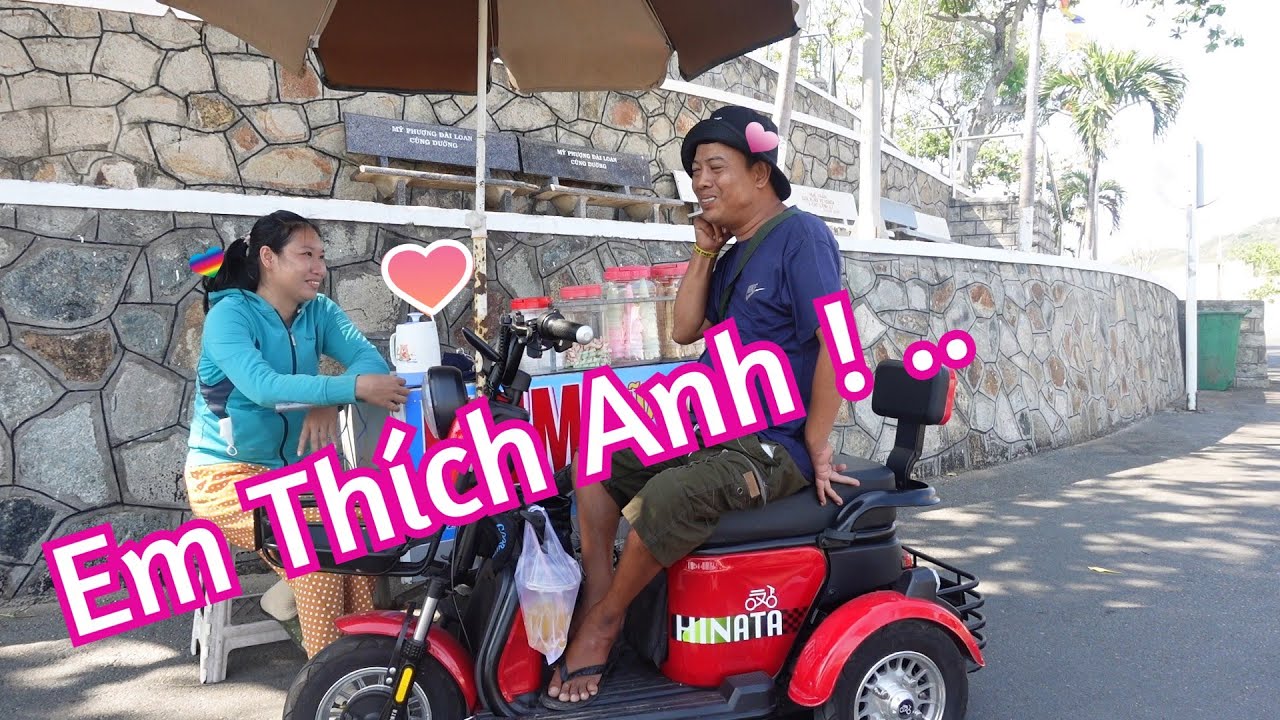 Bất Ngờ Em Thùy Bán Kem Tỏ Tình Anh Bán Vé Số