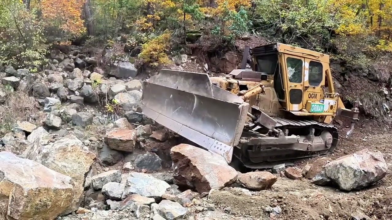 Я построил дорогу с нуля: я не слушал леса, горы, камни!~ Я не слушал леса, горы, камни