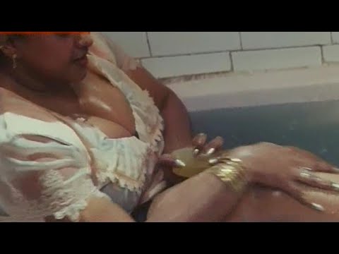 Mallu Aunty Sharmili Hot Bath Exposed | Uncensored Scence From an Old Movie 🎬