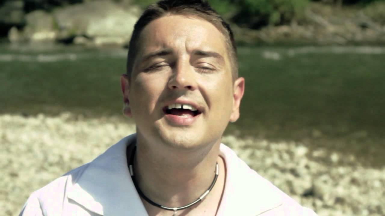 Rajmund - Nikt tak nie całuje ( Oficjalny Teledysk )