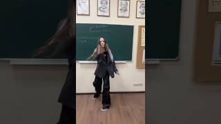 КВИНКА В ШКОЛЕ?😳ТАНЦУЕТ С ФИЛОМ ПОД ДЫКЫНДЫЩ😂#роблокс #игры #смешное #квинка