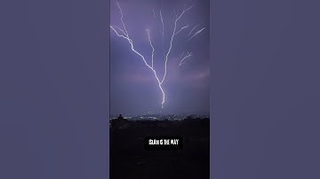 Makkah Clock Tower par Bijli Giri | Lightning Strikes Clock Tower in Mecca #kaba #makkah #amazing