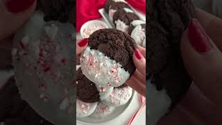 Chocolate peppermint cookies recipe on cakemehometonight.com! #christmas #christmascookies