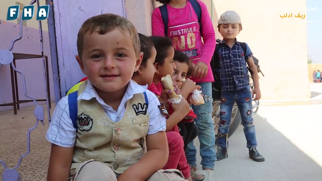 بسواعد أهلها.. طلاب بلدة قميناس يتحدون كافة الصعاب ويصرون على مواصلة التعليم في مدرسة منكوبة ومهدمة