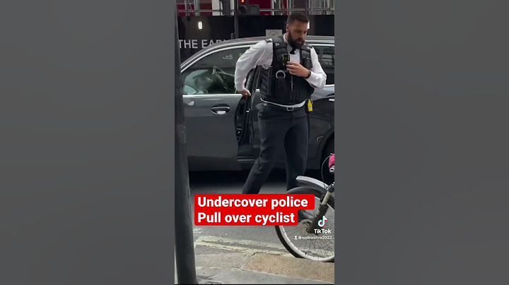 Undercover police 👮‍♀️ #walkwithro #londonlover #automobile #walkinguk