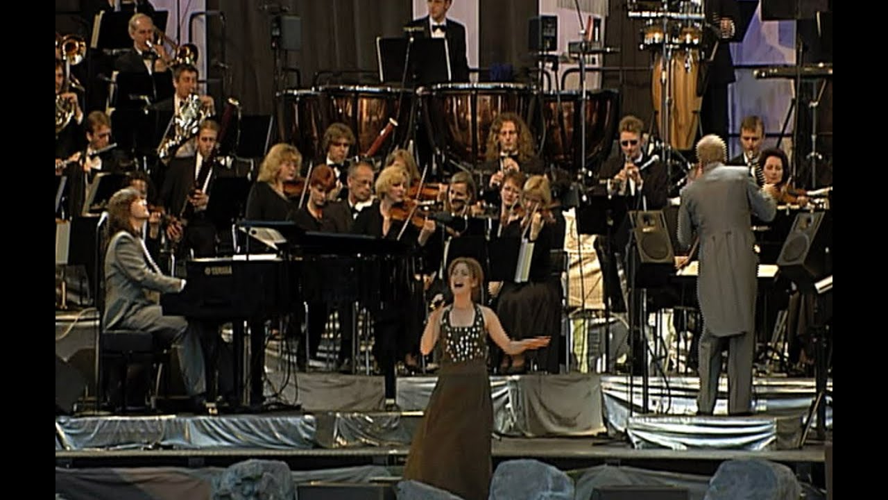 Helen Sjöholm - Aquarius (Rhapsody In Rock 2000)