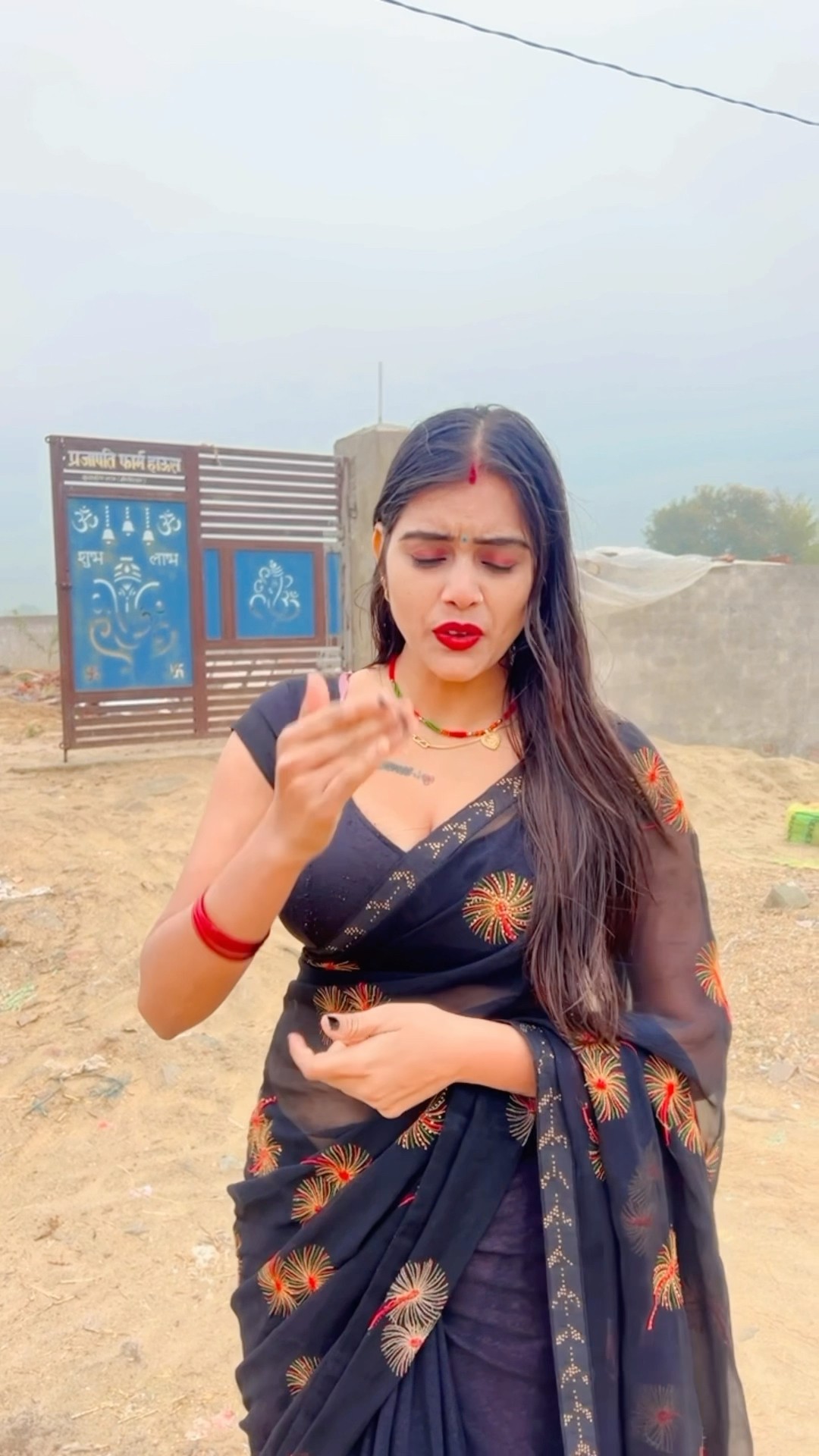 5 करोड़ से कम नहीं लुंगी #shorts #trending #meenu #ytshorts