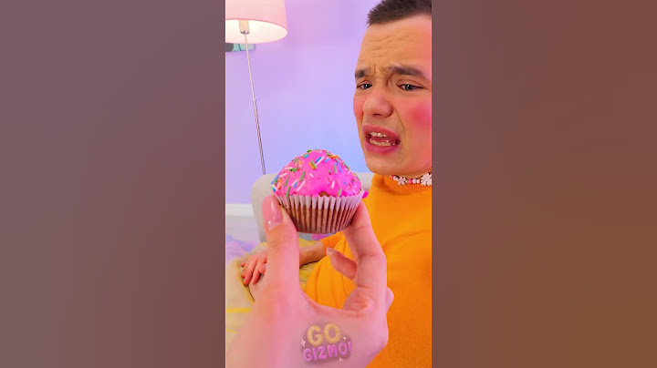 Maleńka babeczka vs. ogromne ciasto?! Zgadnij, co wybrałem! 🎂🧁 #jedzenie