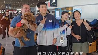 240806 Kim Ye-ji 김예지 (Pistol Shooter 🥈) taking a photo with fans in Paris @ CDG Airport ✈️ Departure