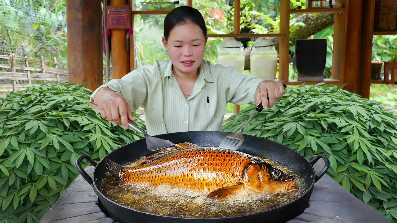 Recipe for Cook Fried Fish with Pickled Cassava Leaves | Dinner after Harvesting Day | Simple Life
