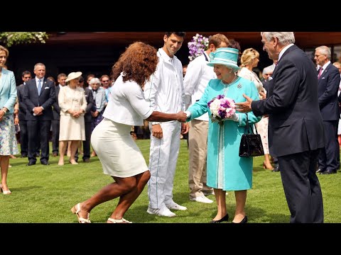 Serena Williams curtsying to Queen Elizabeth II in 2010! 