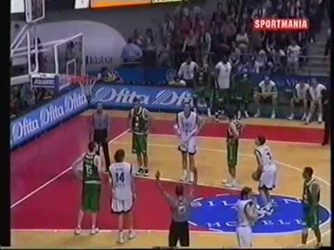 Tau Cerámica Baskonia  - Unicaja de Málaga 3º partido final de la Liga ACB 01/02. Baskonia Campeón