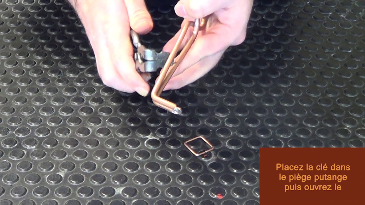 Tuto : tendre un piège à taupe putange. - YouTube