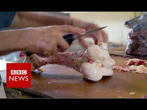 Video: They Buy Damaged Meat In Venezuela