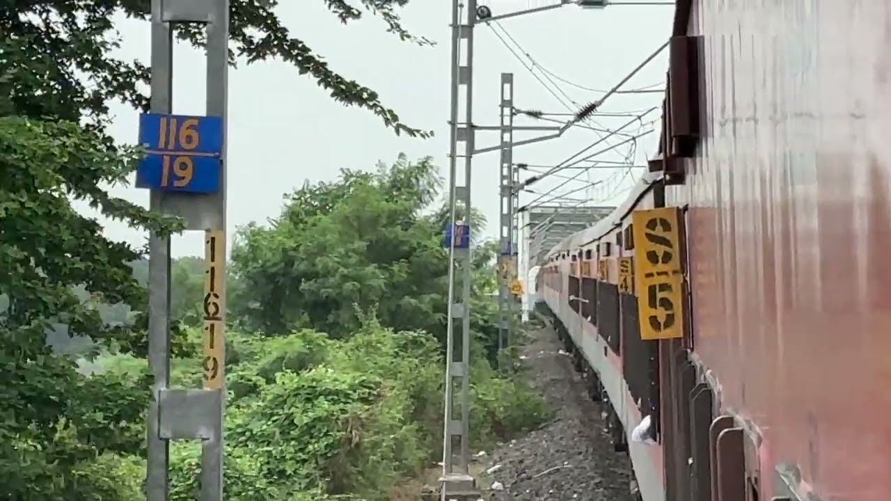 19203 Bandra Veraval Express from Bandra To veraval Somnath Jyotirling #viral #trending #travel 