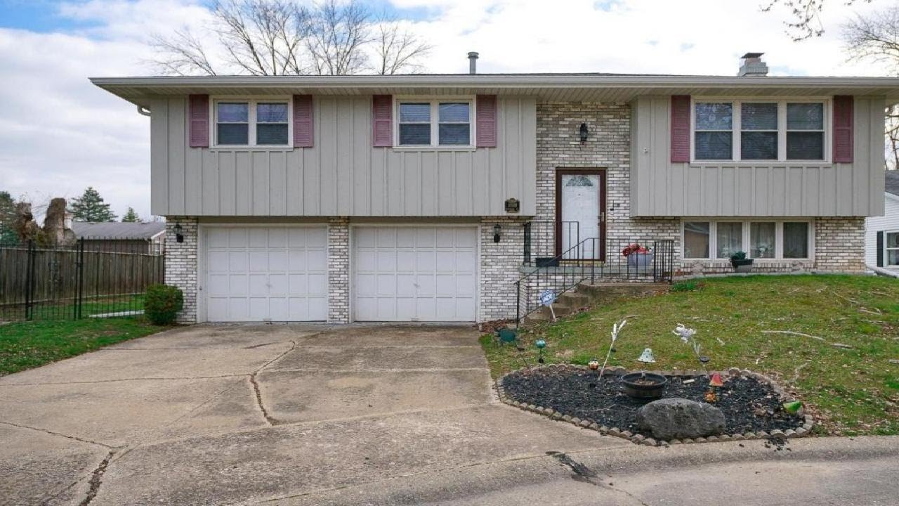 3508 W BONNAIRE Court, Peoria, IL Presented by Christine Schauble.