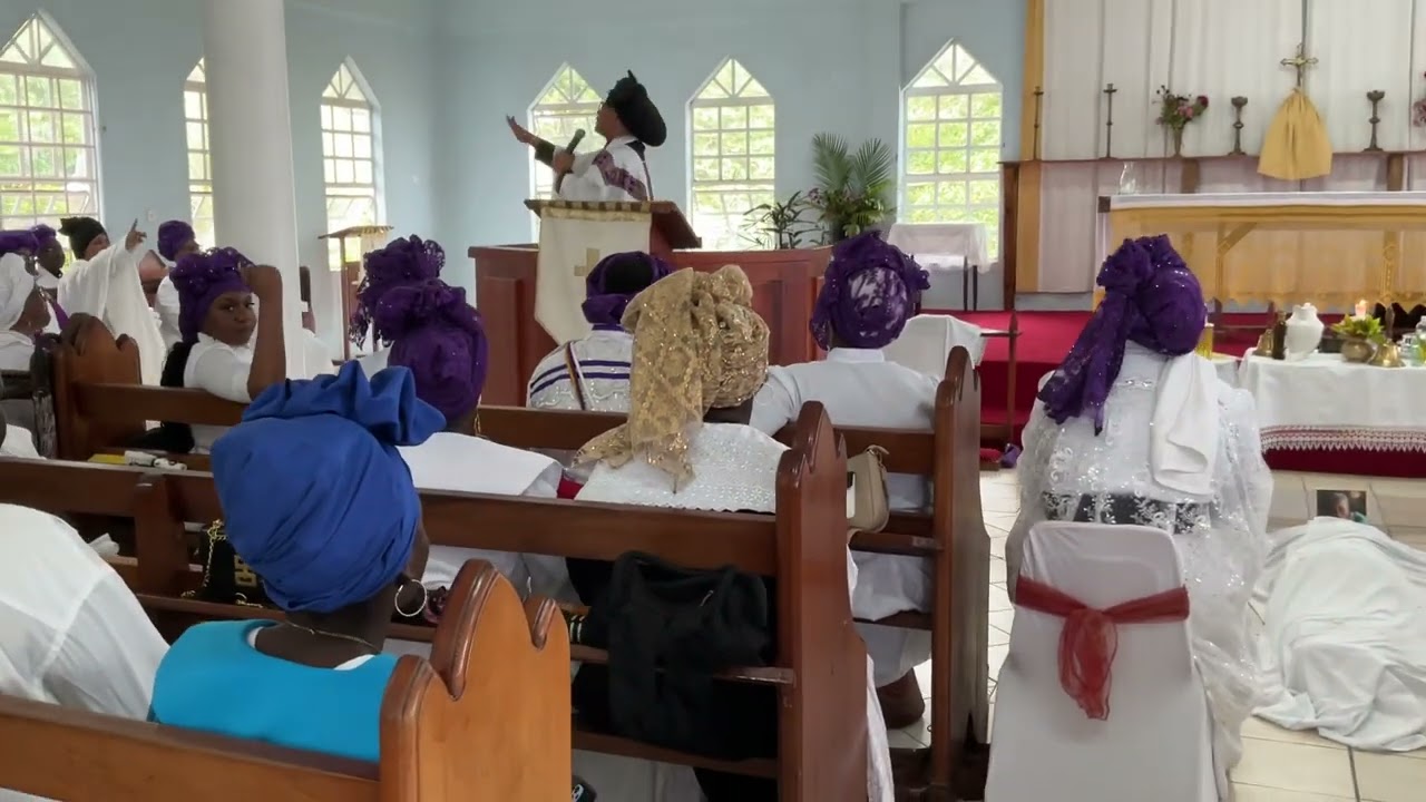 Королева Эстер в Сент-Винсенте, рукоположение лидера Ронделя в сан каноника-священника 18.05.2025