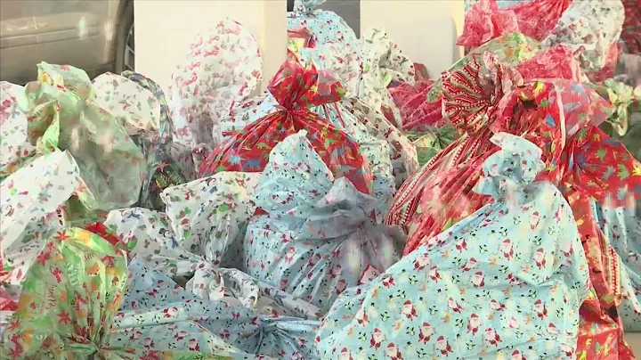 Students at Lucille Moore get holiday treat