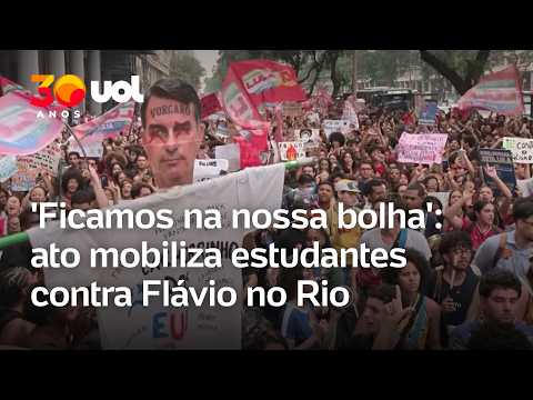 Flávio Bolsonaro targeted by student protests in Rio de Janeiro: 'We stayed in our bubble too much'