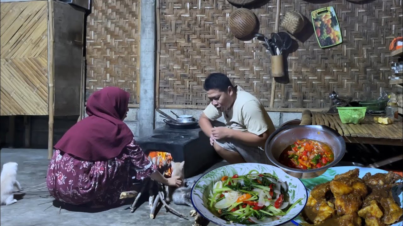 Menu sahur , sambel bawang, ayam semur ,tumis sawi pagoda, masakan desa 