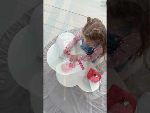 Детский комплект мебели для занятий и творчества столик с ящиком и стульчик Стол тучка и стул белый зайка, видео 1