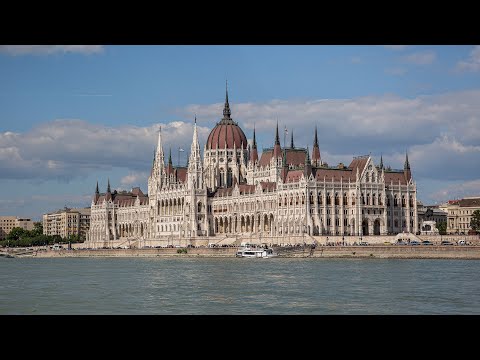 Budapest: Buda Castle and Daube river trip