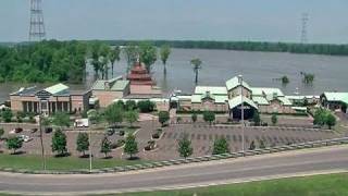 Vicksburg Businesses Band Together to Fight Floodwater