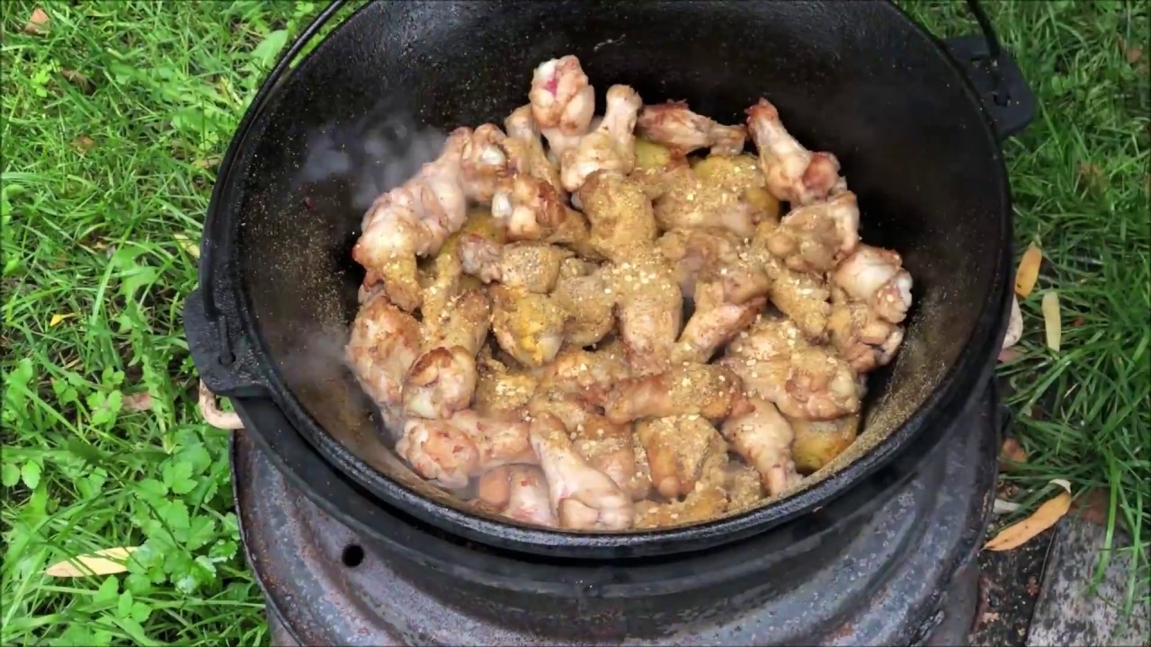 Vištiena su bulvėmis kazane.