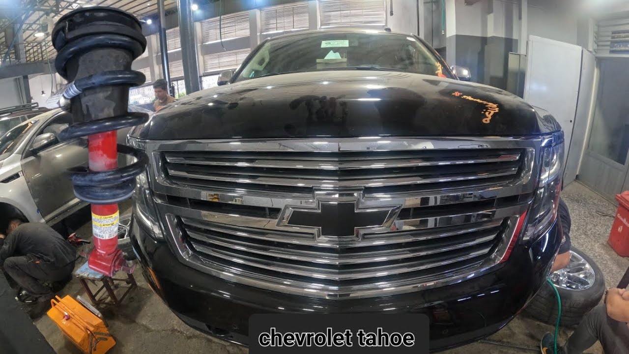 Как заменить переднюю стойку ... Шевроле Тахо 2015 - 2020 .. chevrolet ...