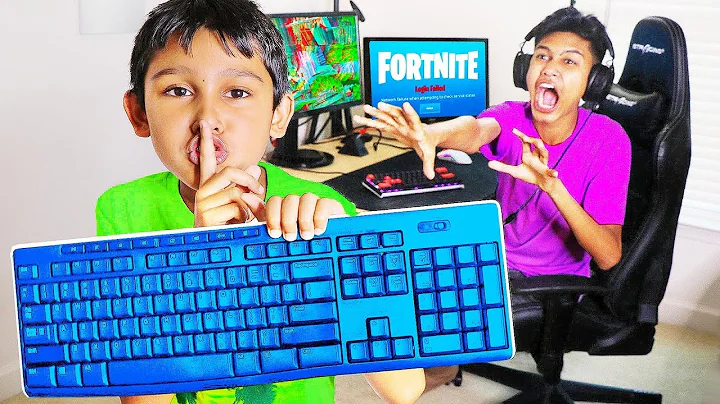 Wireless Keyboard Prank HACK on Me Playing Fortnit...