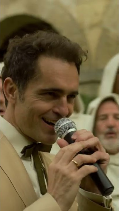 Berlin sings Ti Amo at his wedding #MoneyHeist
