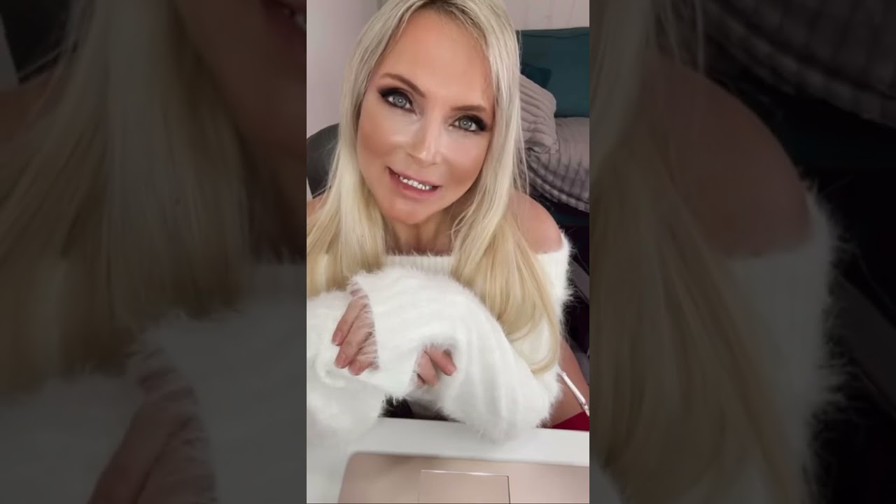 Samantha Shaw | Beauty Over 50 Model:Natural, Charming, Mature Woman, Nova Fashion