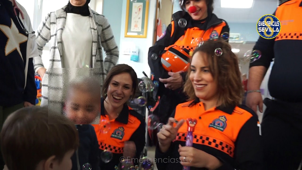 Protección Civil visita a los más pequeños del Hospital Virgen del Rocio