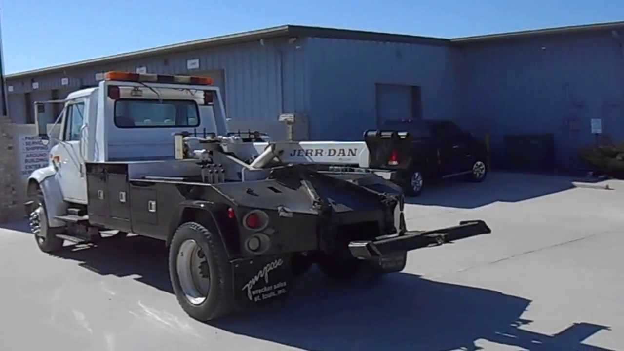 1999 International 4700 with Jerr Dan 12 Ton