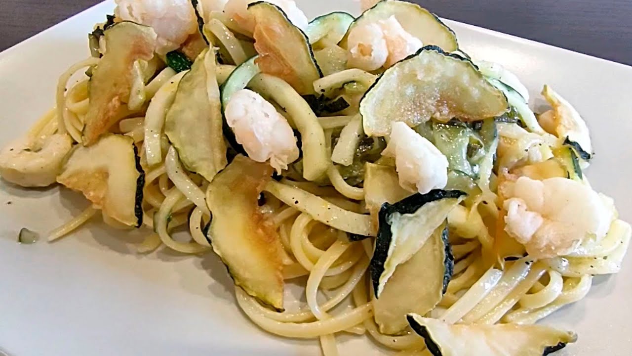PASTA ZUCCHINE E GAMBERETTI - YouTube
