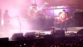 Alex playing with the crowd + Fluo Ado (Extract) @ O2 Arena 10/29/11