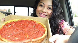 TRYING CHICAGO DEEP DISH PIZZA FOR THE FIRST TIME !!
