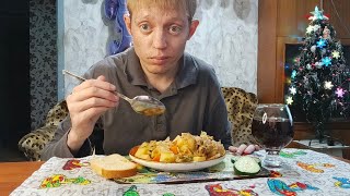 видео: Мукбанг// Тушёная Капуста С Картошкой И Курицей картинка: Мукбанг// Тушёная Капуста С Картошкой И Курицей