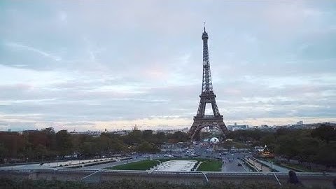 Eiffel Tower In Winter Stock Video